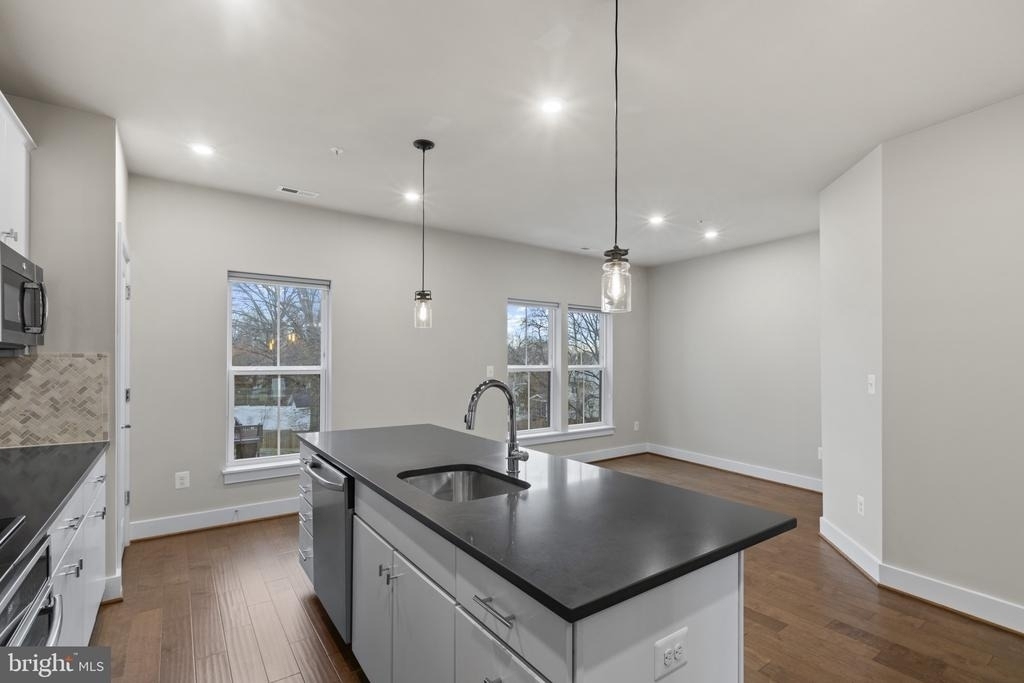 7225 Georgia Avenue Nw - Photo 8