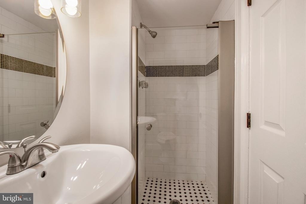 104 15th Street Se - Photo 17