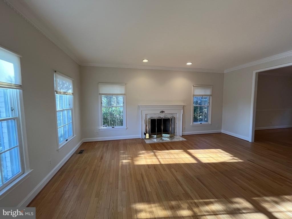 5179 Macomb Street Nw - Photo 3