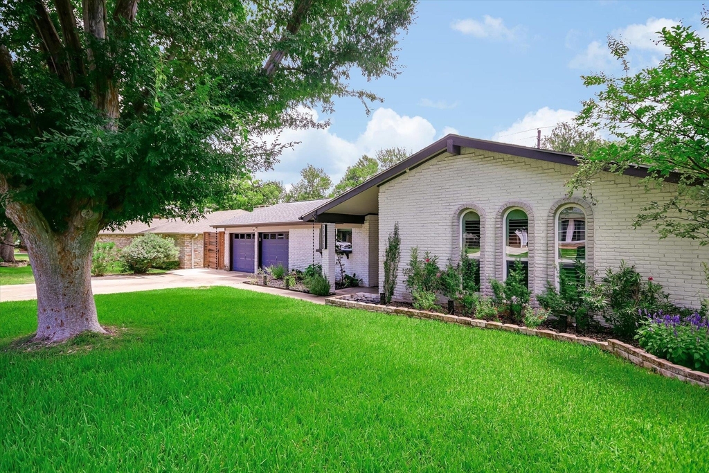 11711 Three Oaks Trl - Photo 0