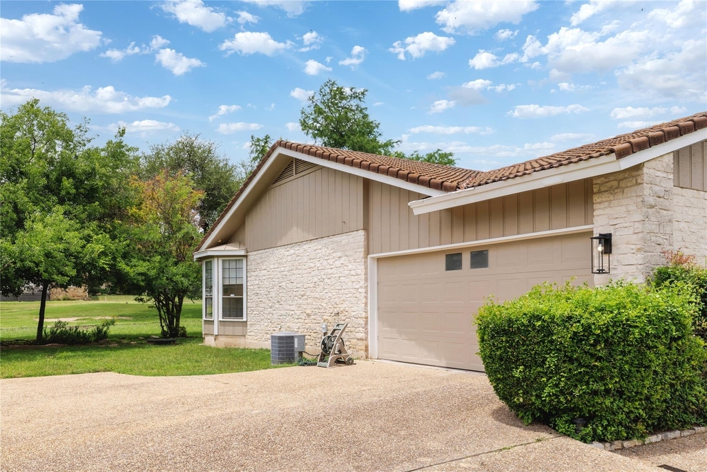 611 Lido St - Photo 1