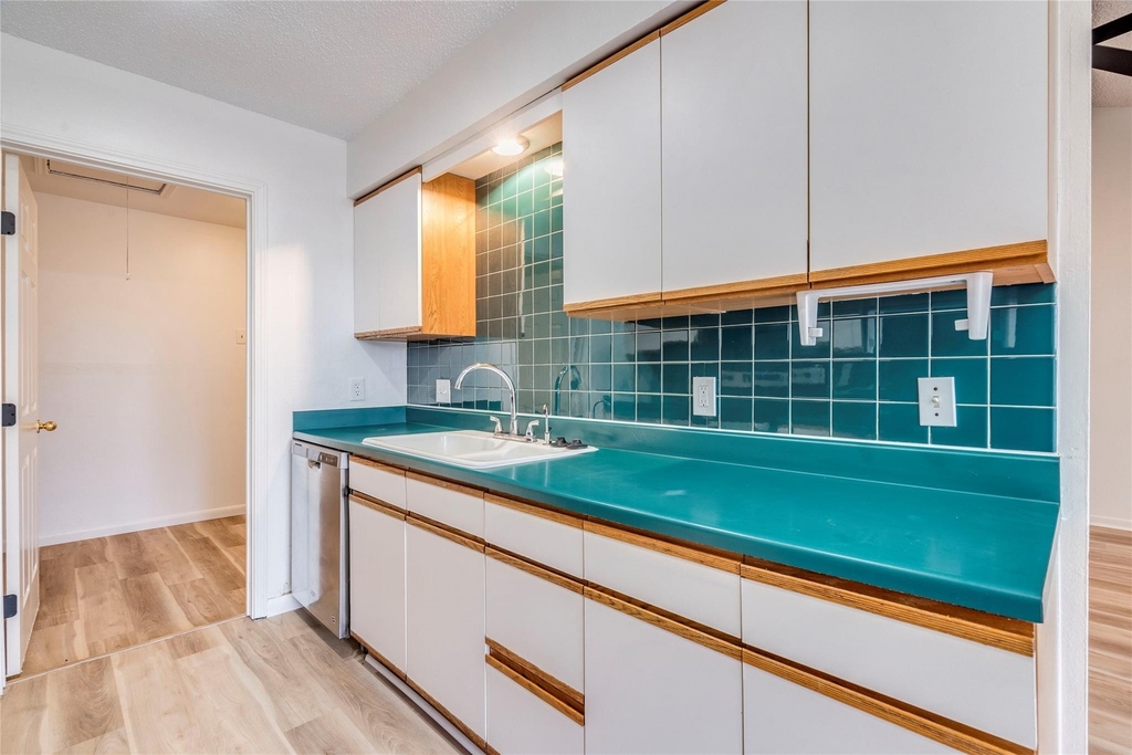 1306 Glenda Dr - Photo 8