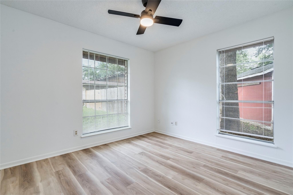1306 Glenda Dr - Photo 12