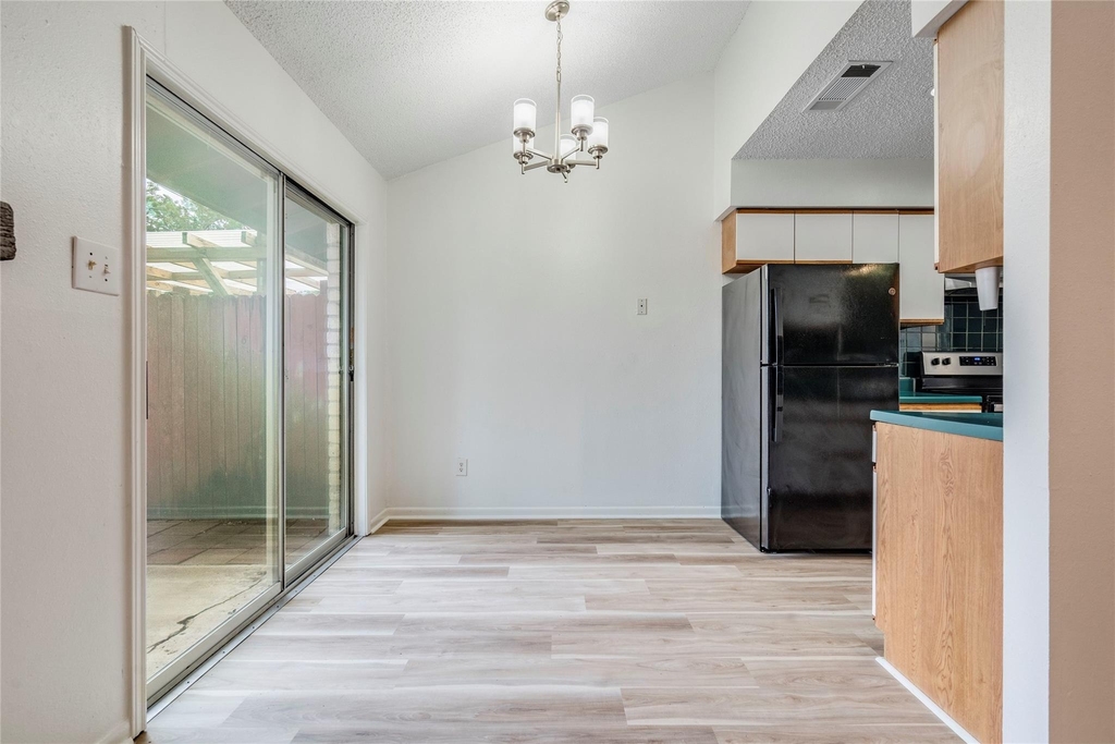 1306 Glenda Dr - Photo 6