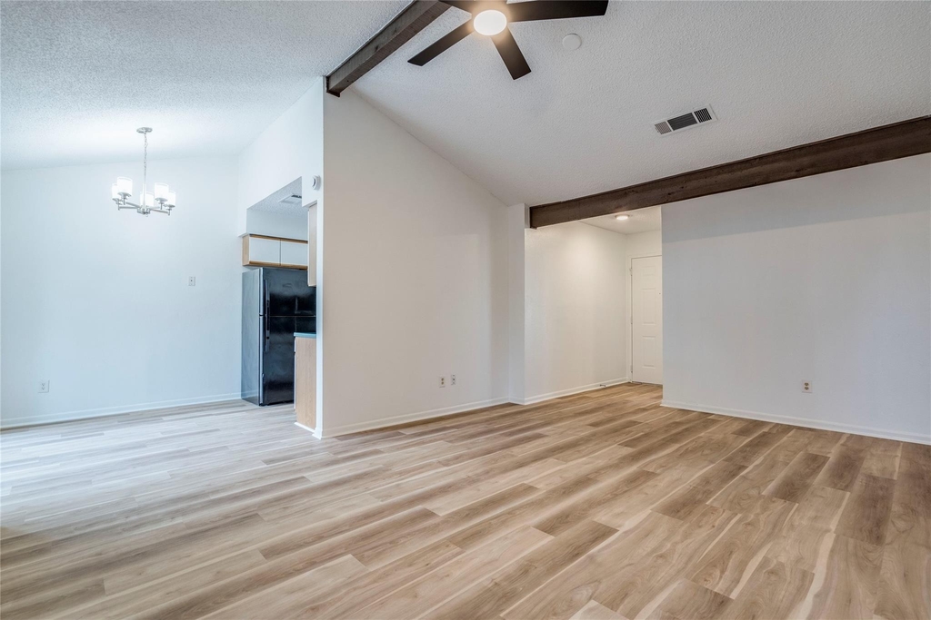 1306 Glenda Dr - Photo 4