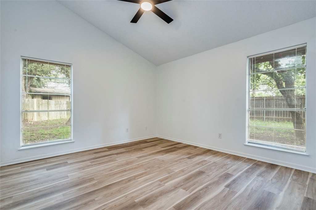 1306 Glenda Dr - Photo 9
