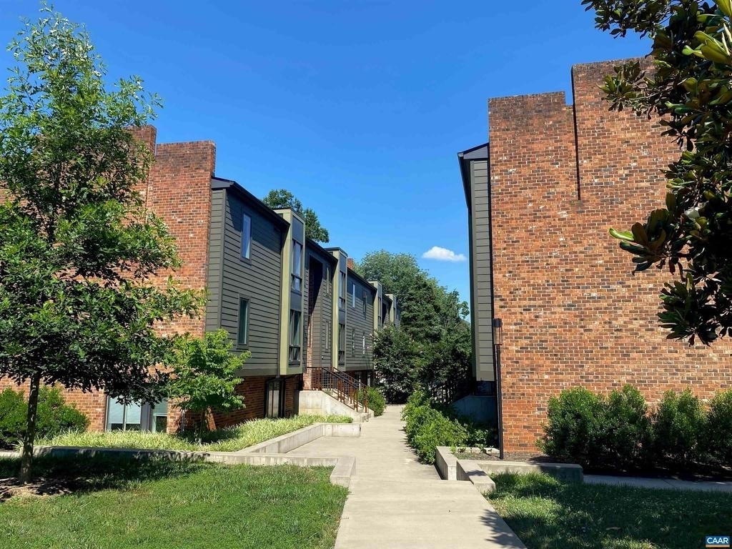 630 Park St - Photo 0