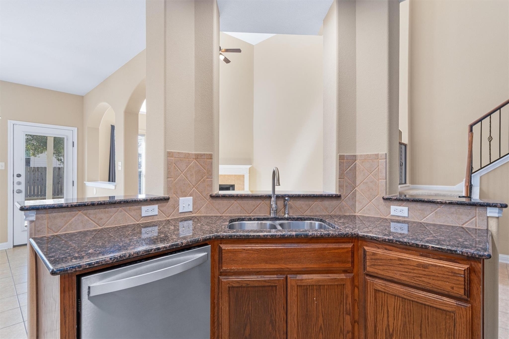 620 Middle Creek Dr - Photo 14