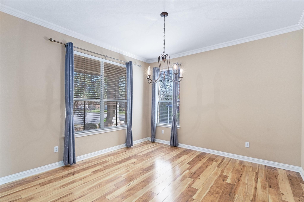 620 Middle Creek Dr - Photo 3