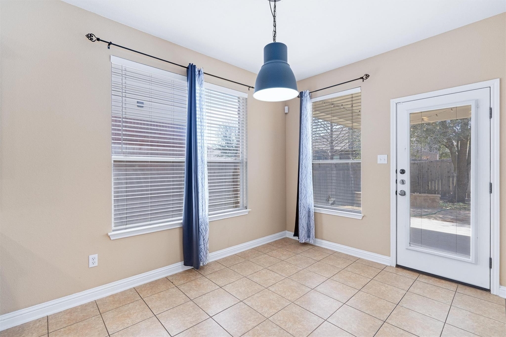 620 Middle Creek Dr - Photo 9