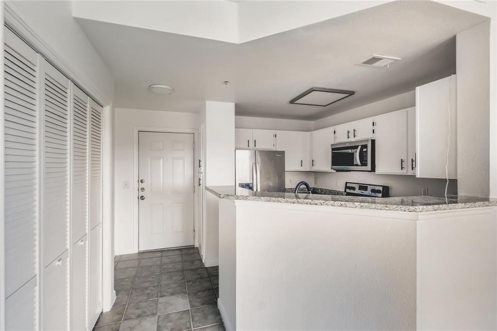 2320 Gracy Farms Ln - Photo 4