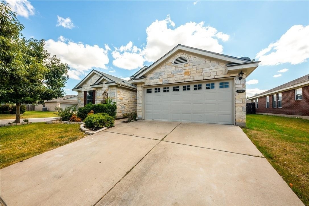 19145 Leigh Ln - Photo 1