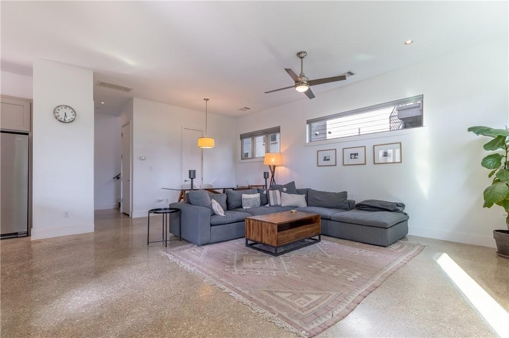 500 W 51st St - Photo 2