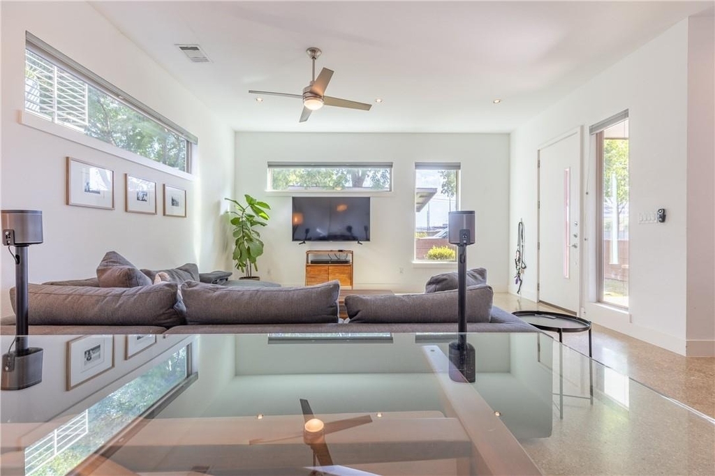 500 W 51st St - Photo 3