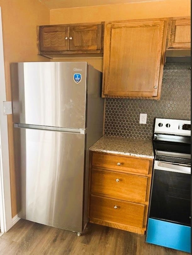 240 W Elm St - Photo 5