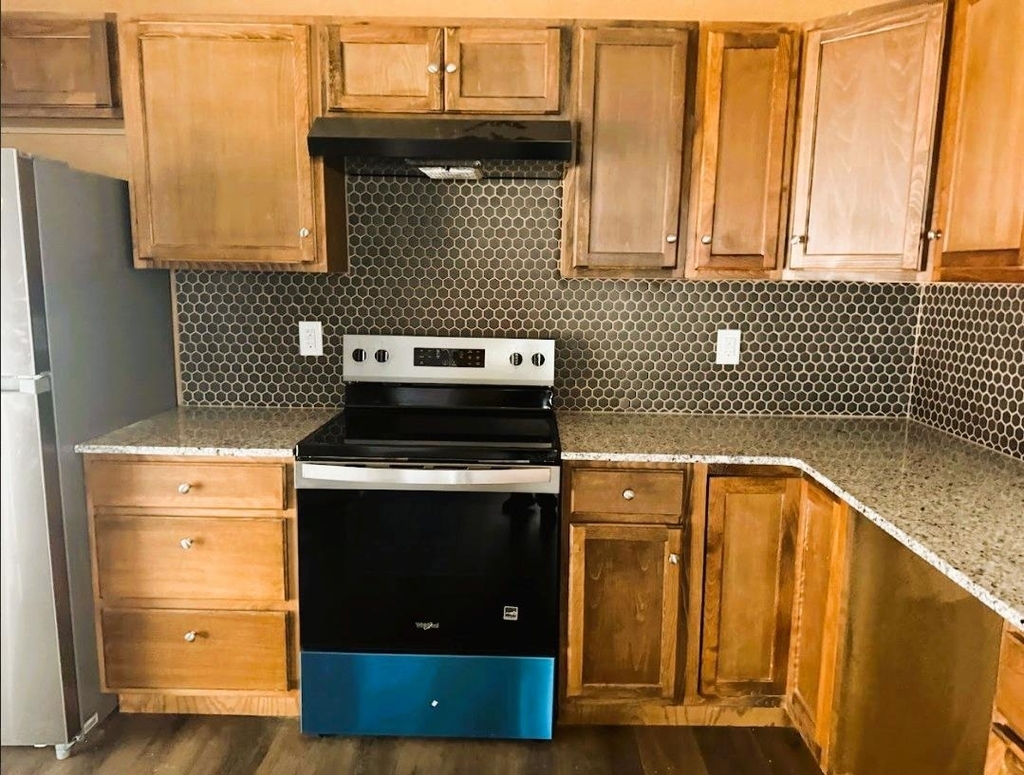 240 W Elm St - Photo 6