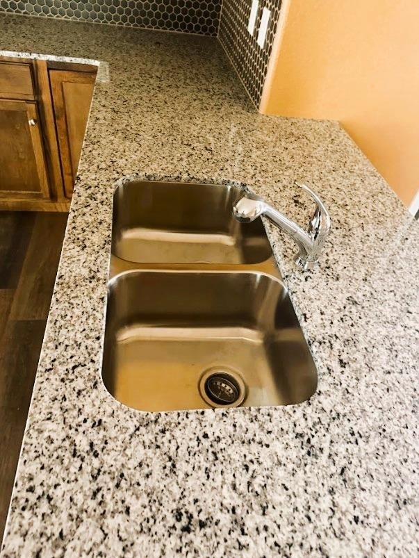 240 W Elm St - Photo 11