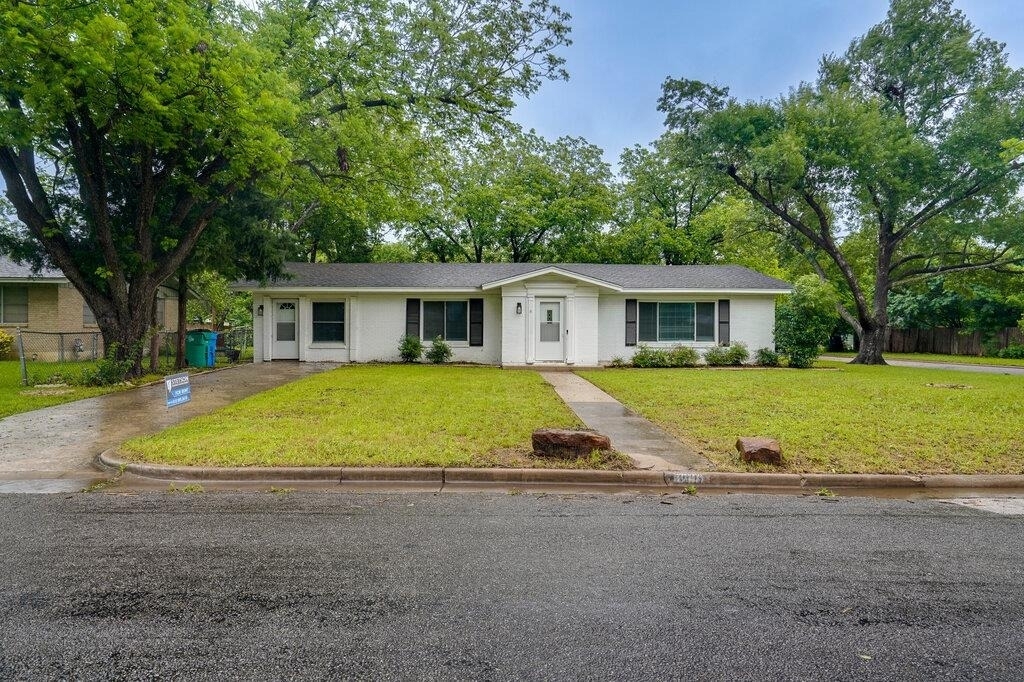 1800 Grace St - Photo 0