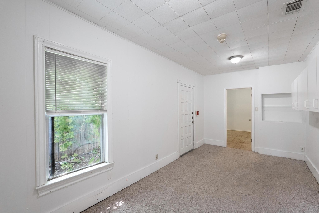 4616 E Cesar Chavez St - Photo 5
