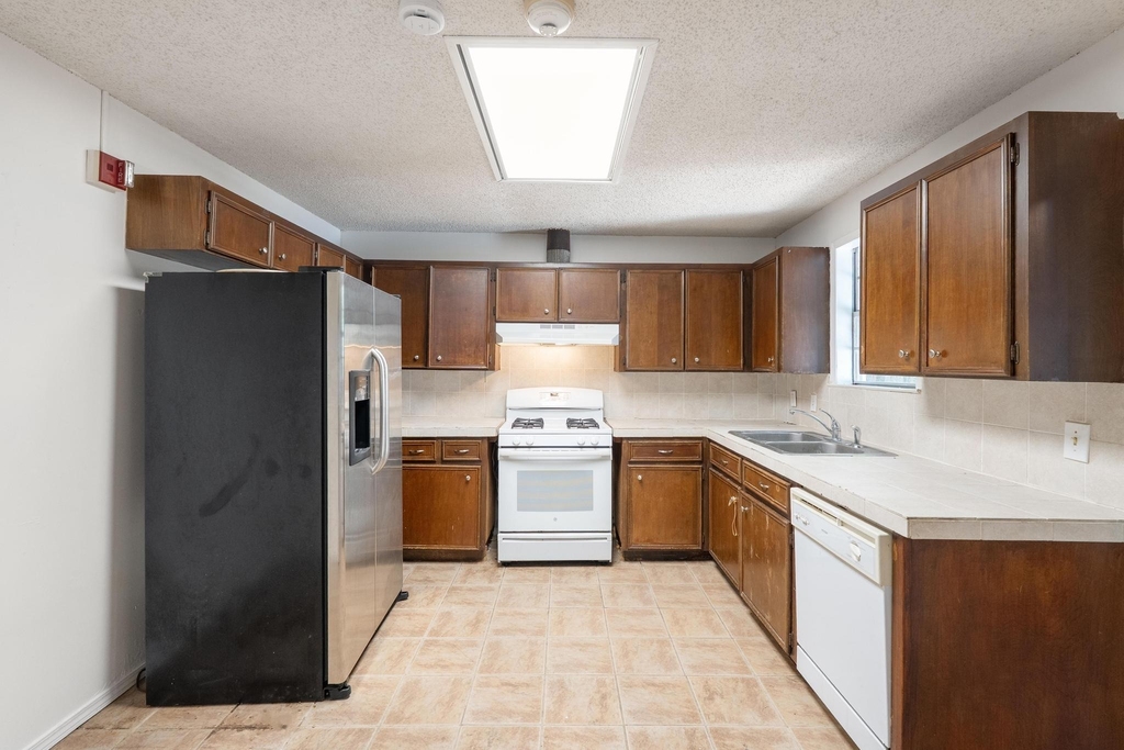 4616 E Cesar Chavez St - Photo 14