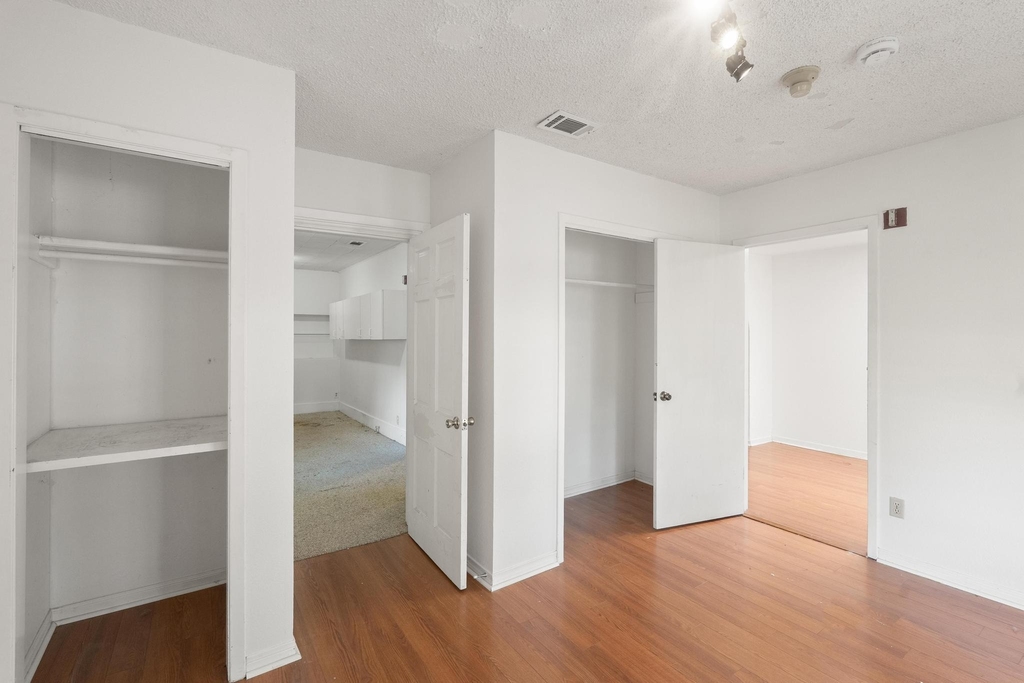 4616 E Cesar Chavez St - Photo 4