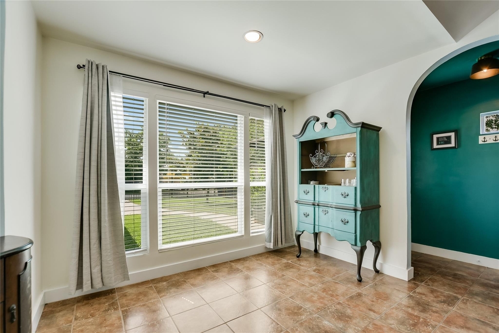 4702 Crest Oak Rd - Photo 4