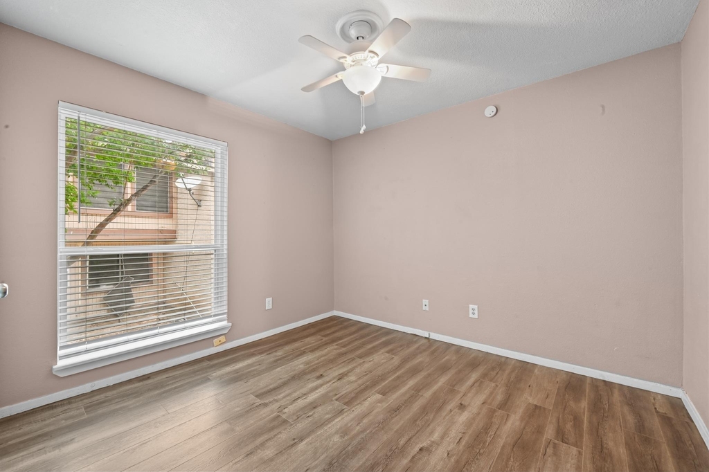 2124 Burton Dr - Photo 12