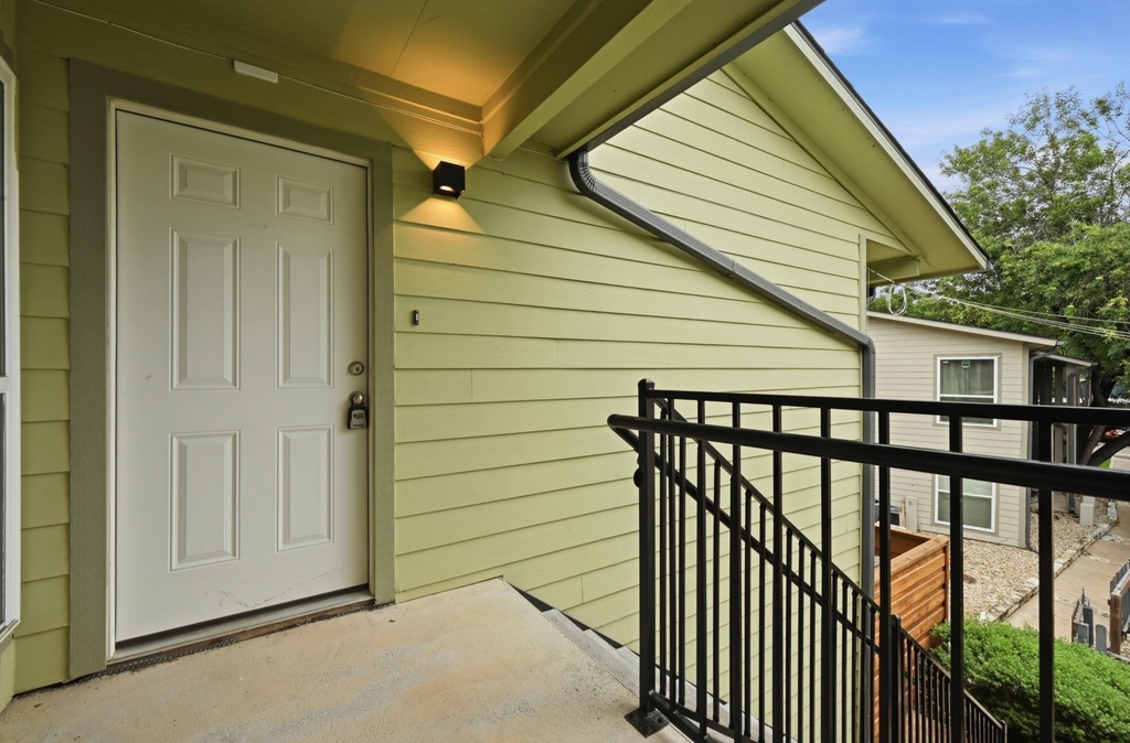 2124 Burton Dr - Photo 17