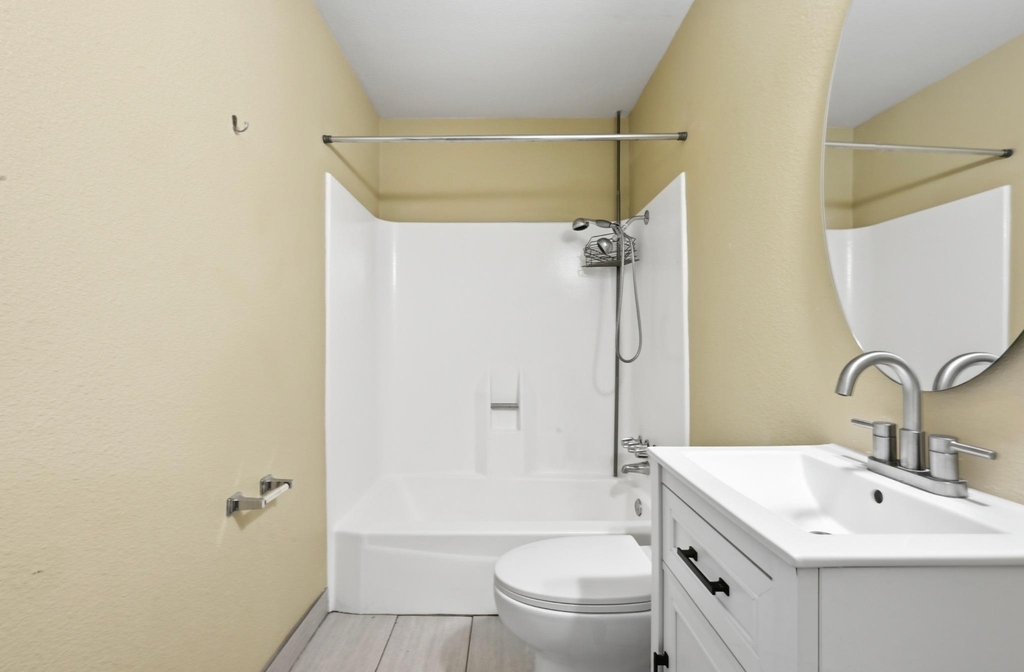 2124 Burton Dr - Photo 15