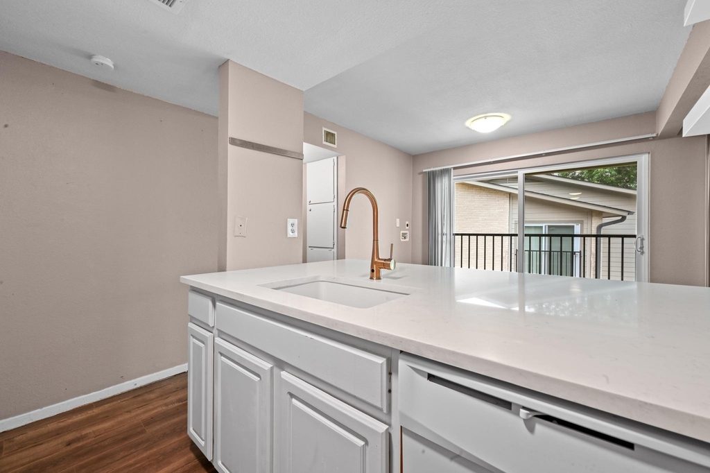 2124 Burton Dr - Photo 1