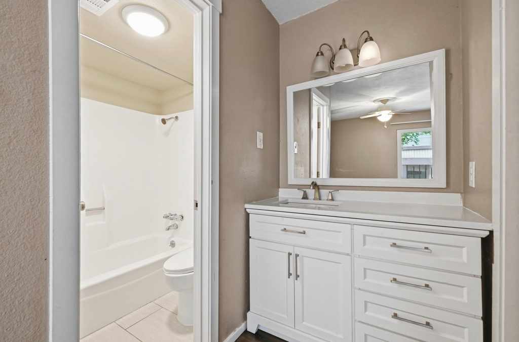 2124 Burton Dr - Photo 10