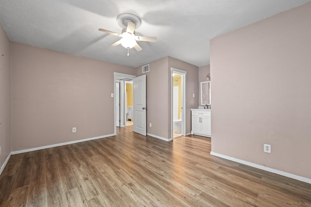 2124 Burton Dr - Photo 9