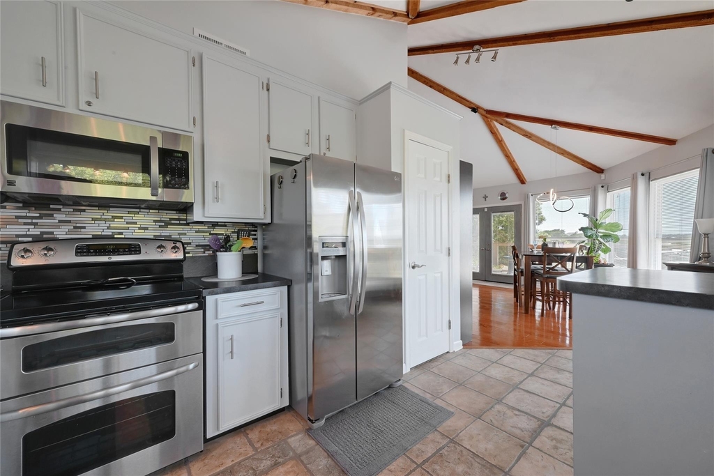 2437 Crosswind Dr - Photo 6