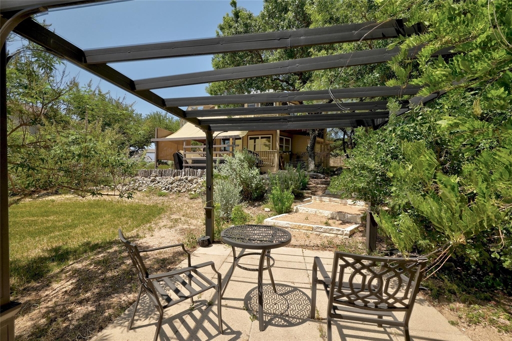 2437 Crosswind Dr - Photo 4