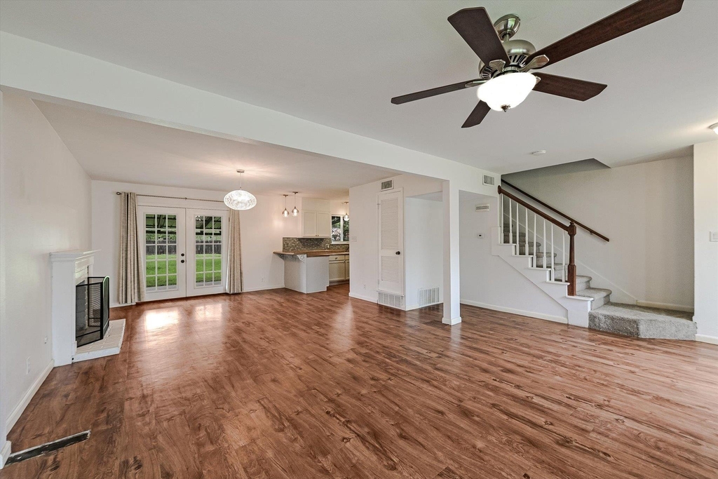 4904 Creekline Dr - Photo 2