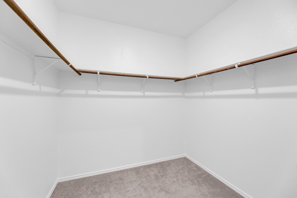 2812 Dezmond Diamond Ct - Photo 16