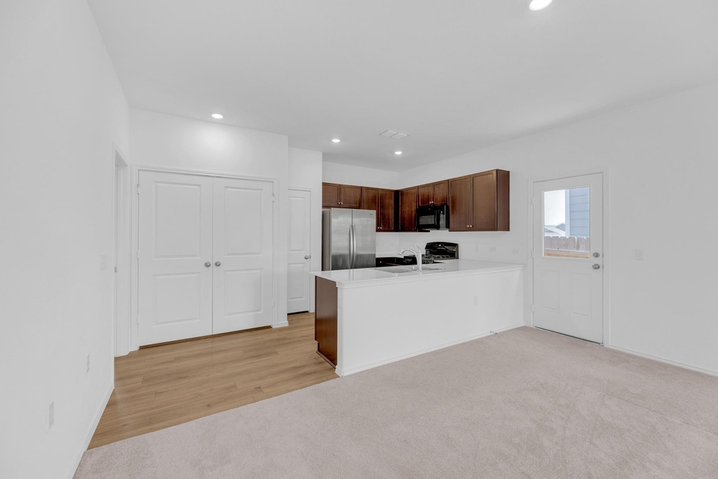 2812 Dezmond Diamond Ct - Photo 4
