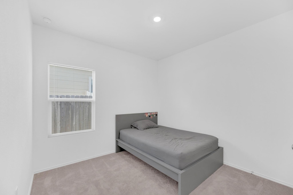 2812 Dezmond Diamond Ct - Photo 17