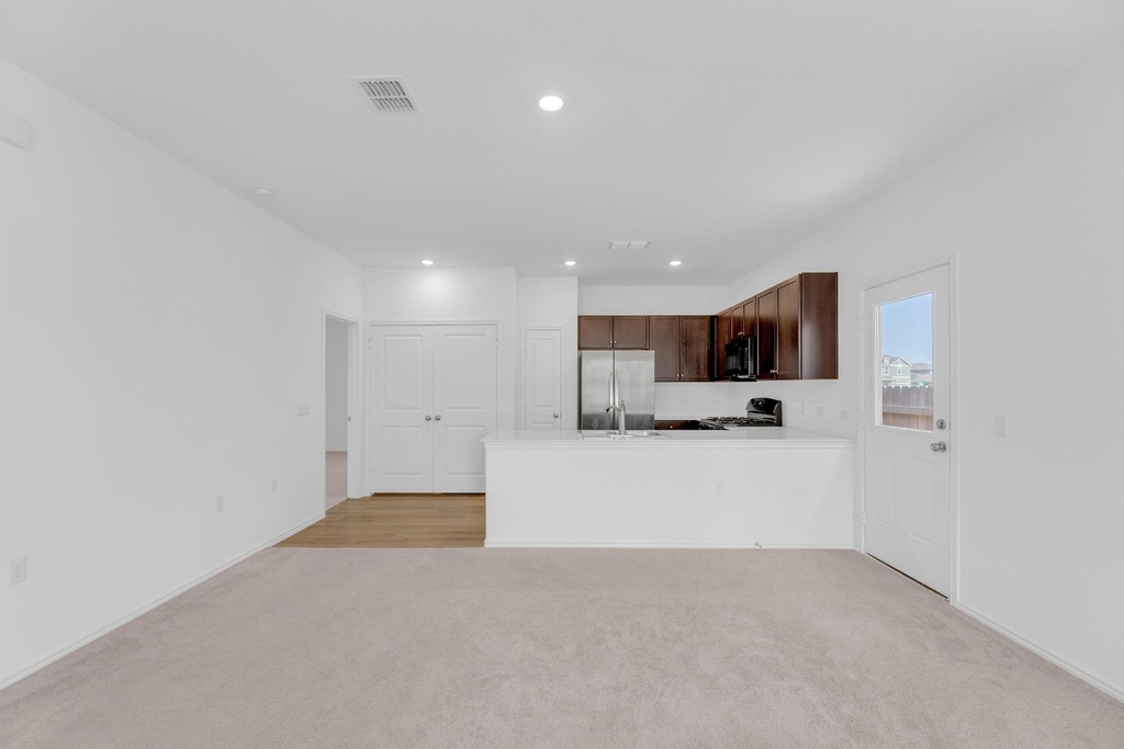 2812 Dezmond Diamond Ct - Photo 5