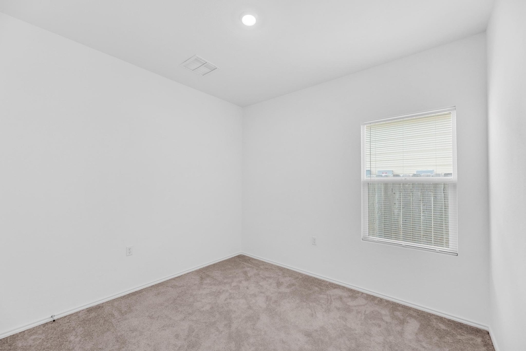 2812 Dezmond Diamond Ct - Photo 18