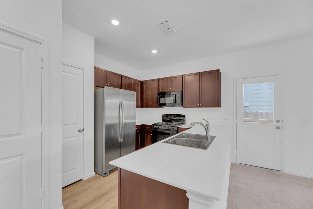 2812 Dezmond Diamond Ct - Photo 7