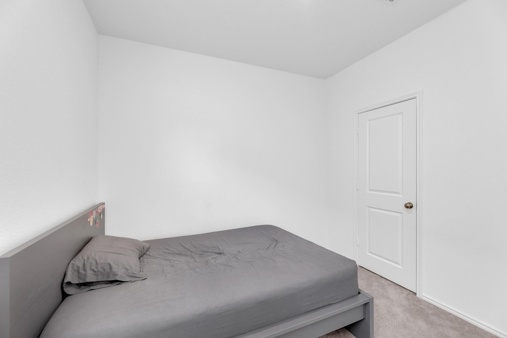 2812 Dezmond Diamond Ct - Photo 19