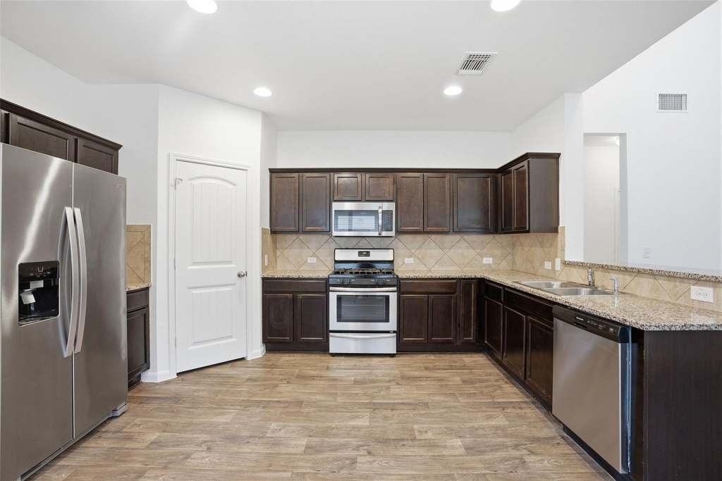 3009 Tilmon Ln - Photo 4