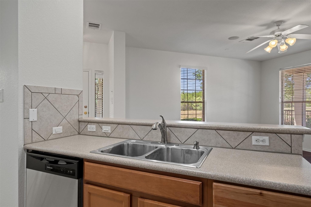 9201 Brodie Ln - Photo 8