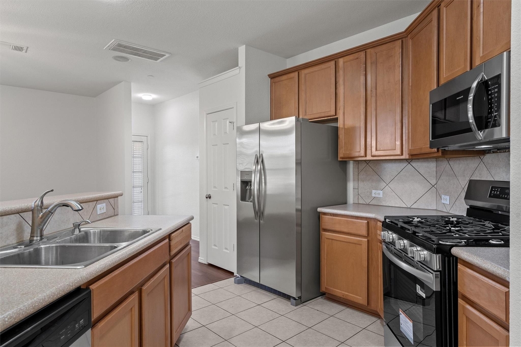 9201 Brodie Ln - Photo 6