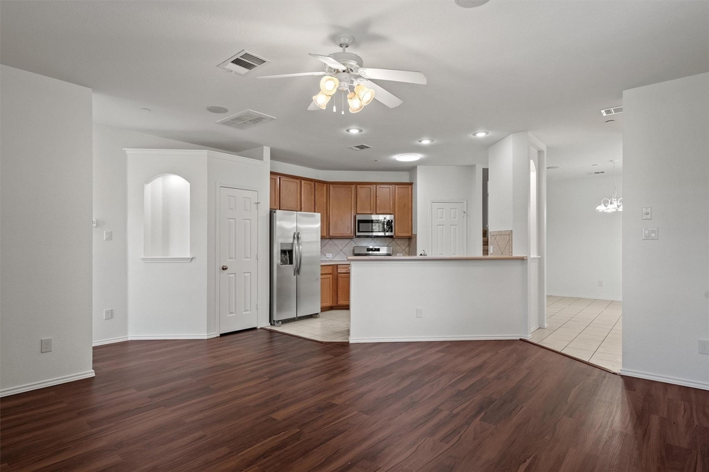9201 Brodie Ln - Photo 0