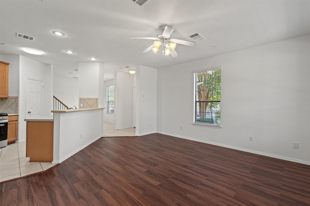 9201 Brodie Ln - Photo 3