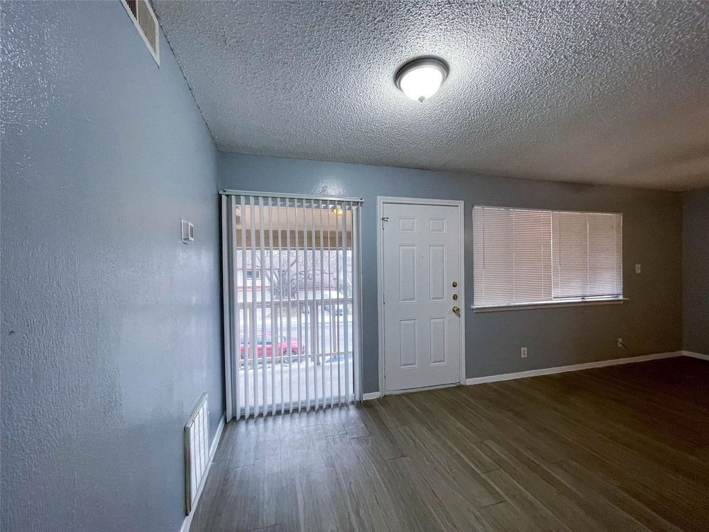 8907 Parkfield Dr - Photo 10