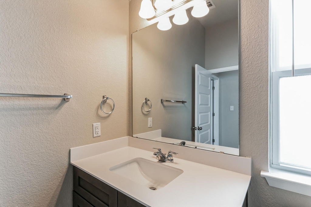 6044 Urbano Bnd - Photo 31