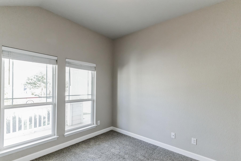 6044 Urbano Bnd - Photo 24